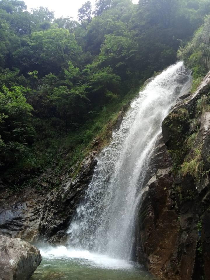 春运首日德州火车站现场送“福”赠春联 温暖旅客回家路